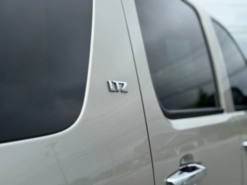 Used 2007 Chevrolet Suburban LTZ w/ LTZ Preferred Equipment Group image 9