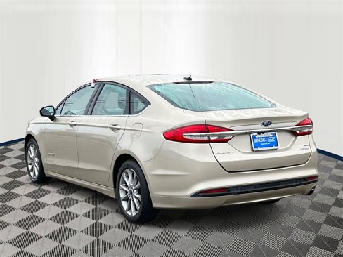 Used 2017 Ford Fusion SE image 4