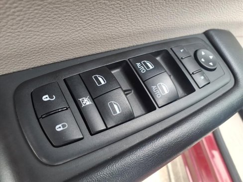 Used 2017 Chrysler Pacifica Touring-L image 12