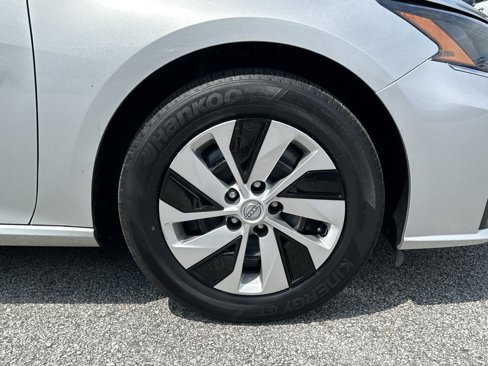 Used 2024 Nissan Altima 2.5 S image 12