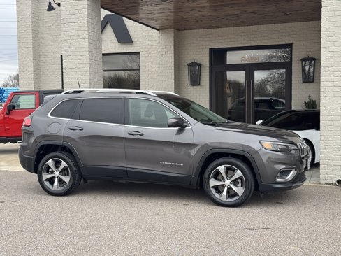 Used 2019 Jeep Cherokee Limited image 16