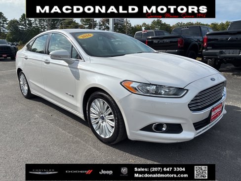 Used 2016 Ford Fusion SE w/ Equipment Group 502A image 3