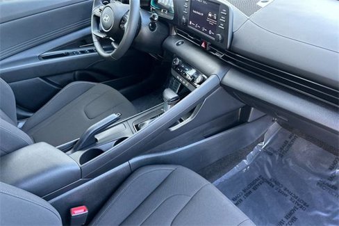 Used 2025 Hyundai Elantra Sport image 16