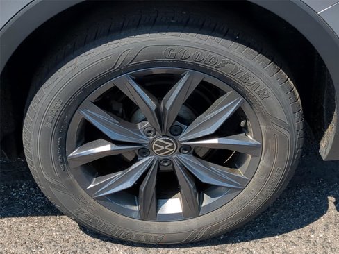 Used 2022 Volkswagen Tiguan SE w/ Panoramic Sunroof Package image 10