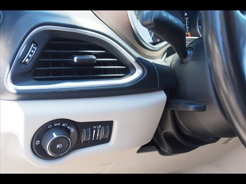 Used 2019 Chrysler Pacifica Touring-L Plus w/ Advanced Safetytec Group image 25
