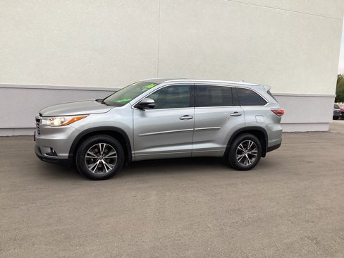 Used 2016 Toyota Highlander XLE image 27