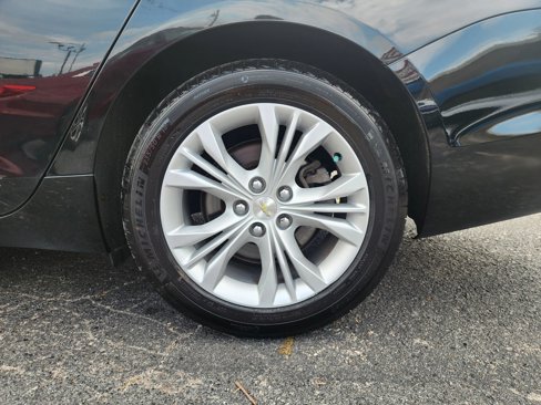 Used 2015 Chevrolet Impala LT w/ Convenience Package image 16
