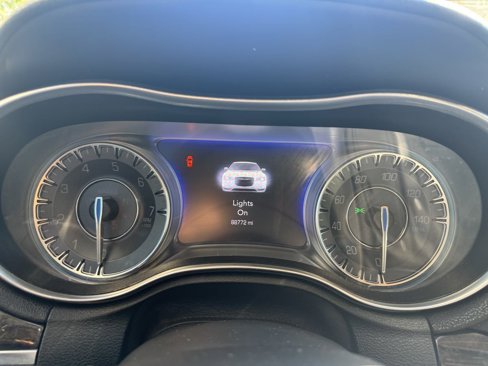 Used 2019 Chrysler 300 Limited image 31