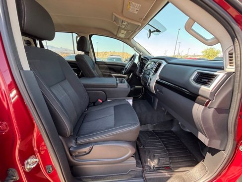 Used 2017 Nissan Titan SV image 15