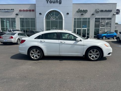 Used 2013 Chrysler 200 LX image 2
