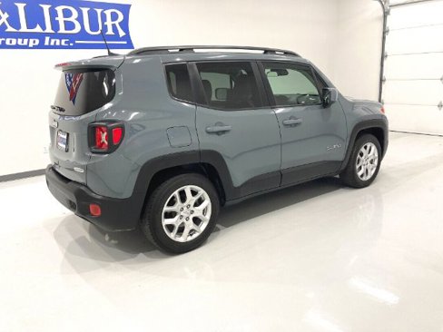 Used 2018 Jeep Renegade Latitude image 17