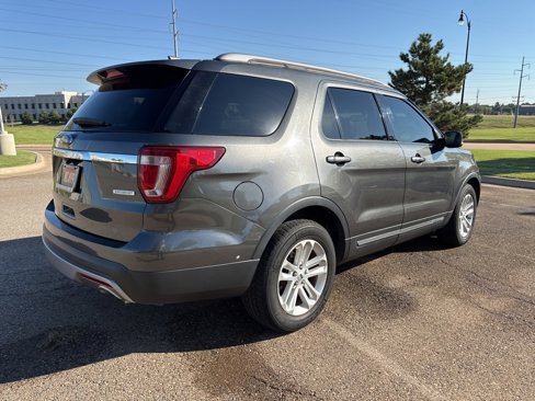 Used 2017 Ford Explorer XLT w/ Equipment Group 202A image 5