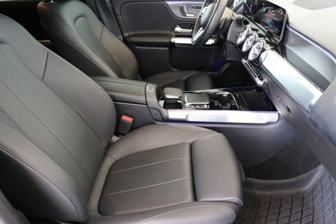 Used 2021 Mercedes-Benz GLB 250 4MATIC image 30