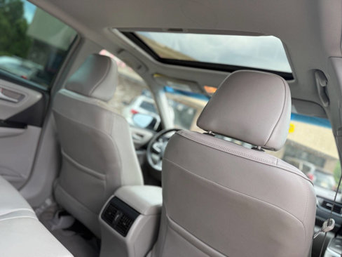 Used 2015 Toyota Camry XLE w/ Moonroof Package image 19