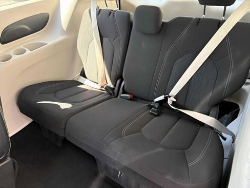 Used 2023 Chrysler Voyager LX image 14