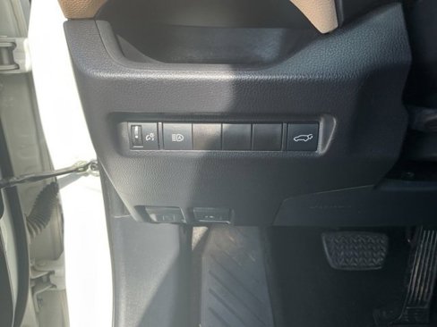 Used 2021 Toyota RAV4 XLE Premium image 19