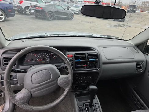 Used 2004 Chevrolet Tracker 2WD w/ Preferred Equipment Group image 9