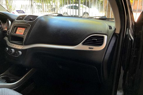 Used 2017 Dodge Journey SE image 18