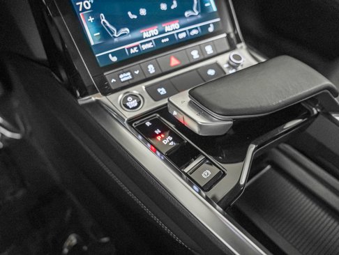 Used 2023 Audi e-tron Premium w/ Convenience Plus Package image 18