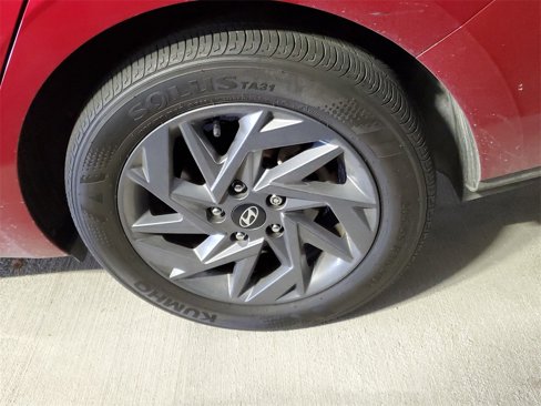 Certified 2024 Hyundai Elantra SEL image 5