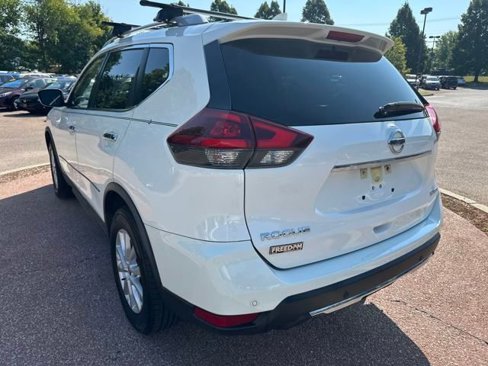Used 2019 Nissan Rogue SV image 3