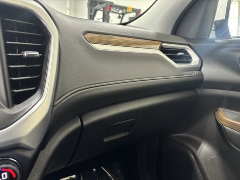 Used 2023 GMC Acadia SLE image 26