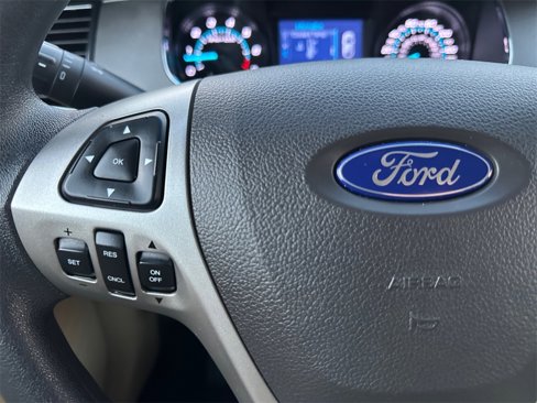 Used 2015 Ford Taurus SE image 26