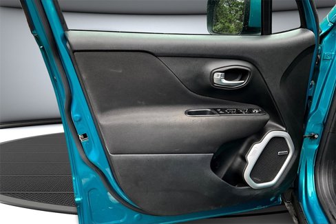 Used 2021 Jeep Renegade Latitude w/ Sun & Sound Group image 18