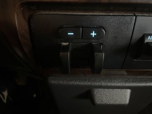 Used 2011 Ford F350 Lariat w/ Lariat Interior Pkg image 25