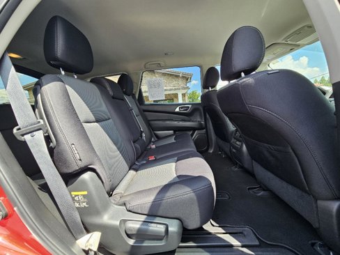 Used 2019 Nissan Pathfinder SV image 14