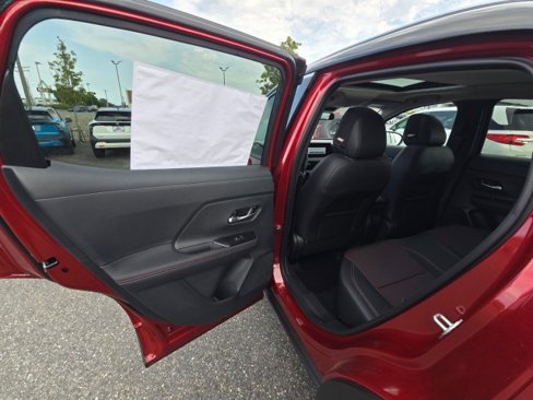 New 2025 Nissan Kicks SR w/ SR Premium Package image 17