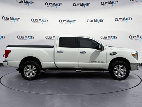 Used 2016 Nissan Titan SV image 6