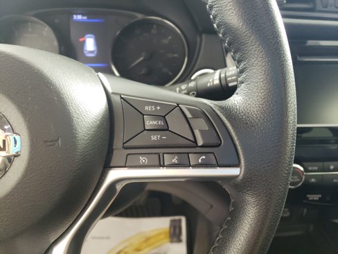 Used 2020 Nissan Rogue SV image 18