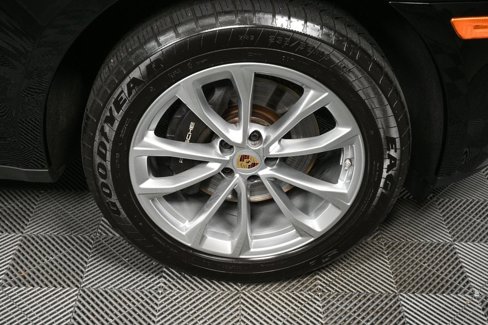 Certified 2025 Porsche Macan image 40