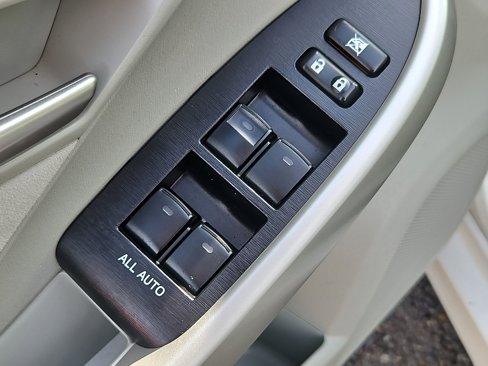 Used 2015 Toyota Prius Three image 10