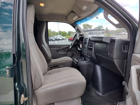 Used 2016 Chevrolet Express 2500 image 6
