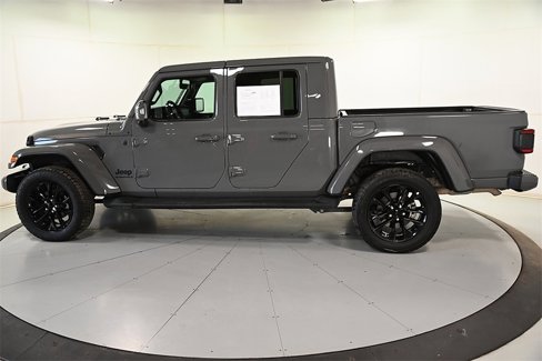 Used 2023 Jeep Gladiator Overland image 4