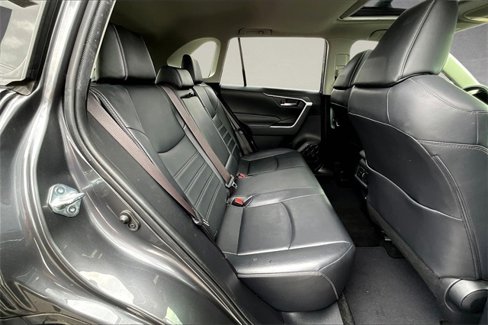 Used 2019 Toyota RAV4 XLE Premium image 29