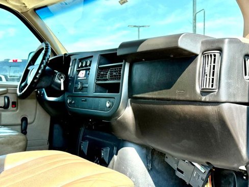 Used 2010 Chevrolet Express 1500 image 12