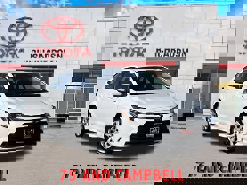 Used 2024 Toyota Corolla LE image 1