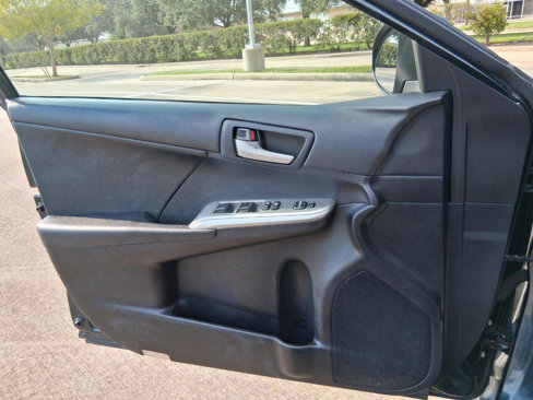Used 2012 Toyota Camry SE image 32