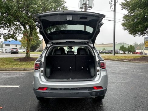 Used 2022 Jeep Compass Limited image 14