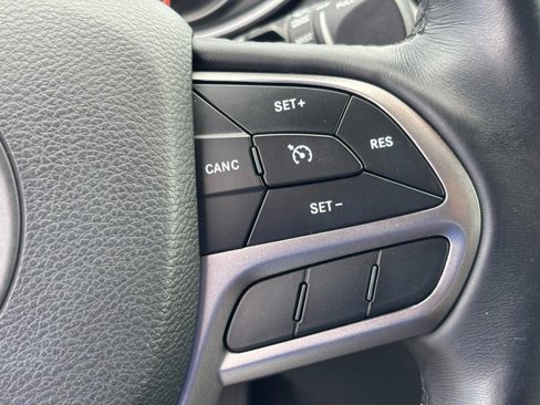 Used 2019 Jeep Cherokee Latitude Plus w/ Cold Weather Group image 18