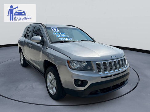 Used 2017 Jeep Compass Latitude image 2