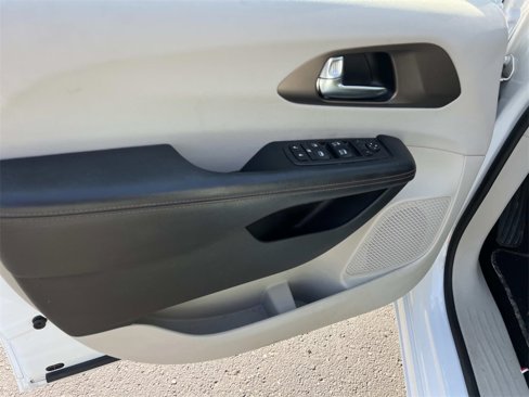 Used 2019 Chrysler Pacifica Touring Plus w/ Tire & Wheel Group image 15