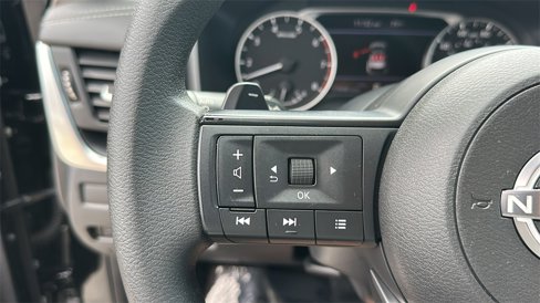 Used 2023 Nissan Rogue S image 18
