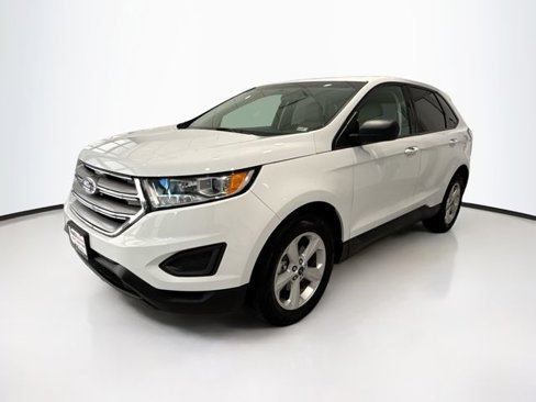 Used 2017 Ford Edge SE image 3