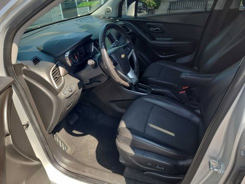 Used 2018 Chevrolet Trax LT w/ LT Convenience Package image 9