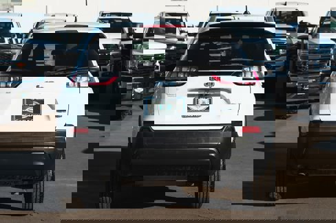Used 2019 Jeep Cherokee Latitude w/ Popular Appearance Group image 4