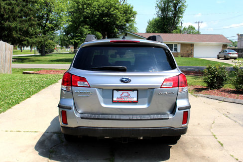 Used 2011 Subaru Outback 2.5i Limited image 8